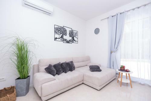 Four B Novoure?eni Luksuzni Apartman
