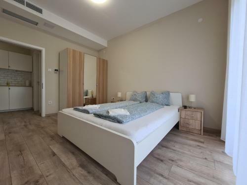 �t Feny? Apartmanh�z