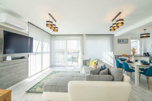 Grey Lights Garden Apartment