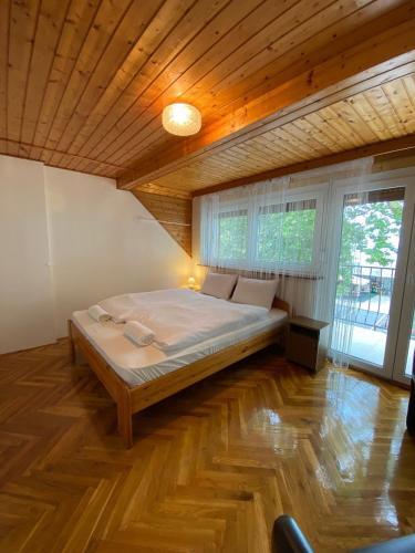 Pet?fi 24 Apartmanok Si�fok