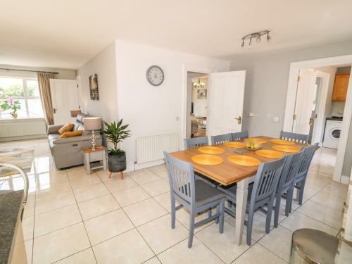 12 Hillview