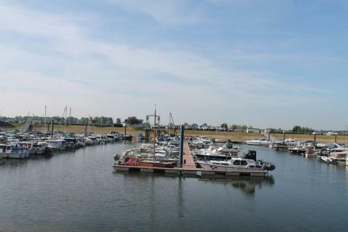 Luxe Chalet Direct Aan Het Water Met Strand