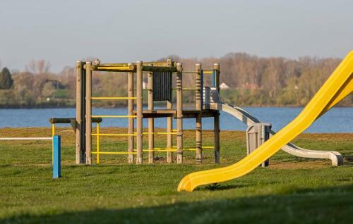 Luxe Chalet Direct Aan Het Water Met Strand