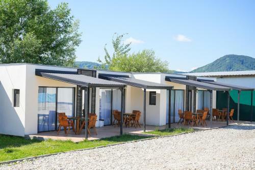 Bungalowuri "doi Cocosi "