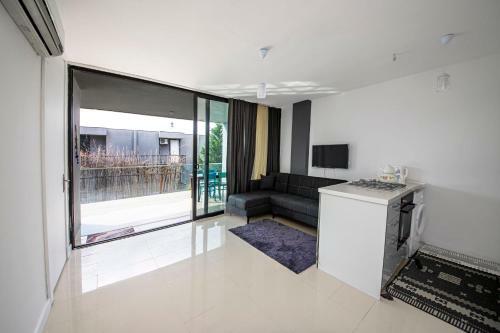 Secluded And Comfortable Villa With Shared Pool And Gym In Milas