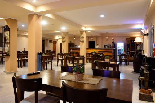 La Retama Hotel