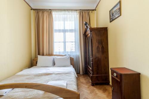 George Apartment