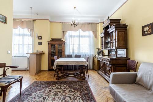 George Apartment