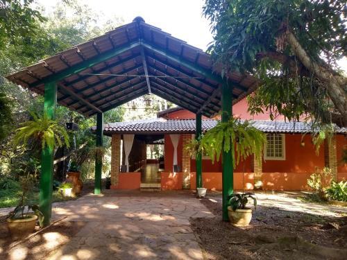 Lindo S�tio Com Rio E Corredeira Natural