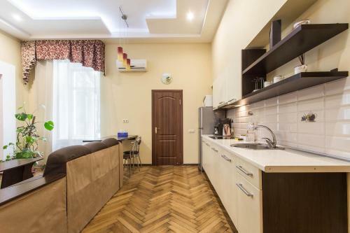 Odessa 3bedroom Deribas Apartment