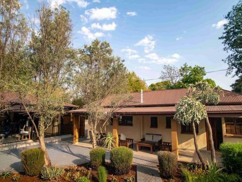 Hostal 74 On Retief Guesthouse