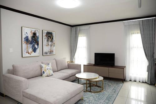 Vonzee Apartment On Palmview Estate.