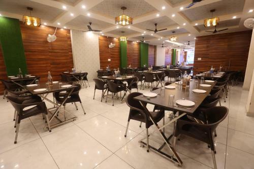 Hotel Siya Ram By Dp Hotels