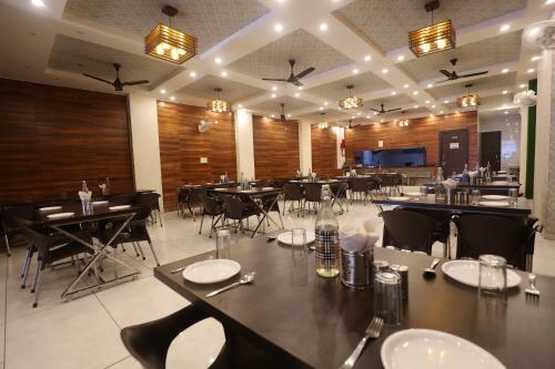 Hotel Siya Ram By Dp Hotels