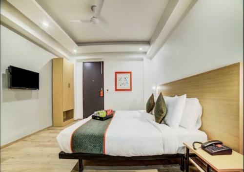 Hotel Pop 91627 Royal Residency