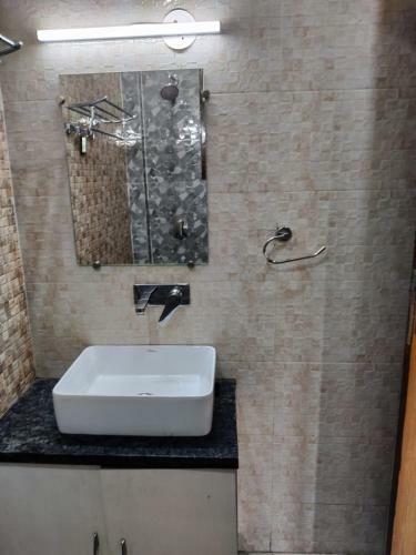 Hostal Private 1 Bhk With Hall And Kitchen On Ground Floor