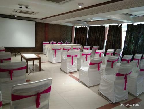 Hotel Cherrystay Amrit Residency