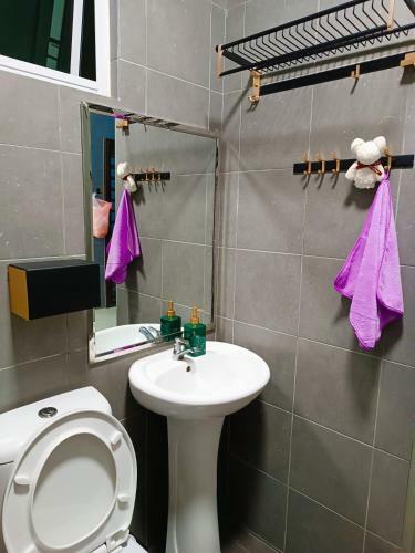 Amazing 4 Bedroom Townhouse With Ample Parking