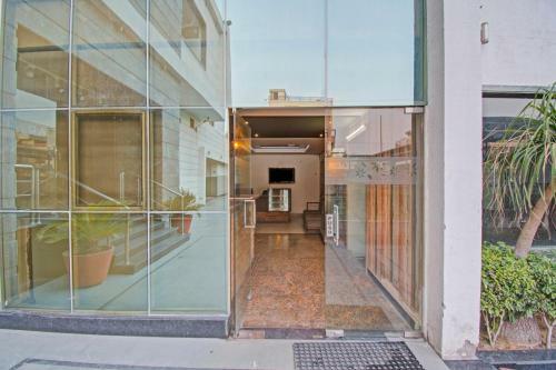 Capital O 91036 Hotel Stanza
