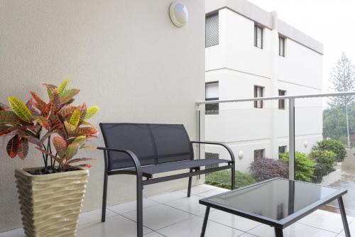 Cosy 3-bed Apartment Steps From Beach