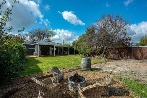 Mudgee Maison- A Charming Vintage Country Escape