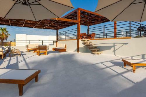 Modern 3bd/3ba Home With Pool And Rooftop