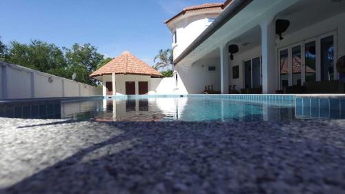 4 Bedroom Villa- Sleeps 8