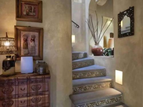 Luxurious 2 Bedroom Home With Fireplace