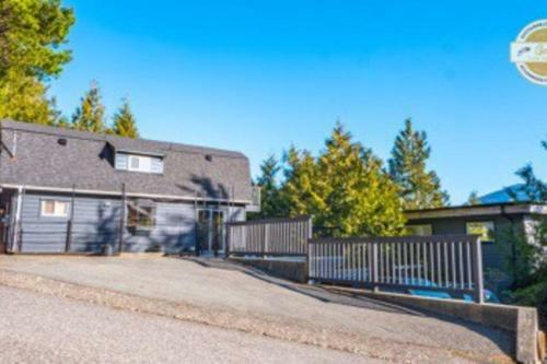 Ocean Friendly Amenities - Hot Tub, Great Location