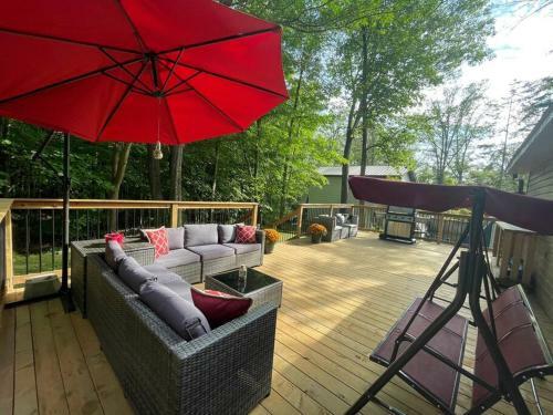 Cheerful 4-bedroom Cottage In Nature Setting