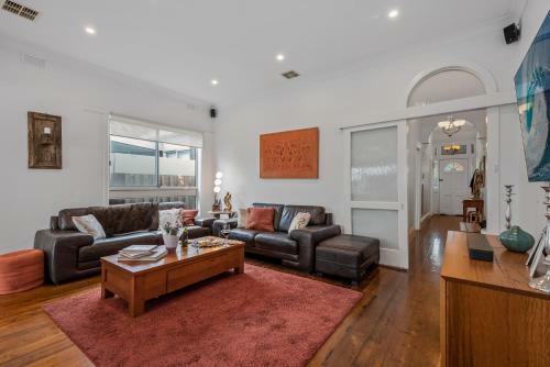 Villa Staycentral - Richmond Residence