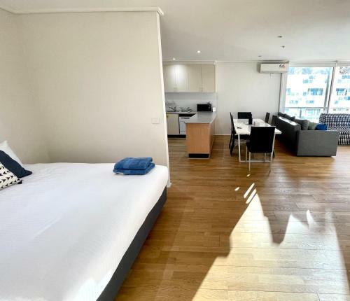 Readyset Apartments At Dockside