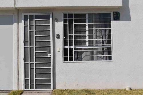 Tranquila Casa Nueva A 10 Min Del Aeropuerto