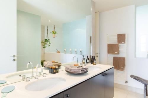 Villa Architectural Home, Pool Oasis/ Steps From Trendy Chapel St.