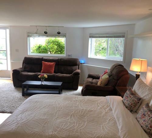 Hostal One Bedroom Suite Near Hillside Mall