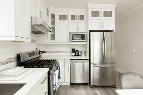 Cheerful 5-bedroom Duplex In Vancouver