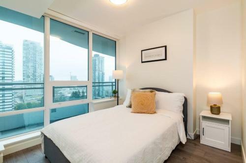Apartamento Luxury 2br Condo W/ Great View In Surrey Center