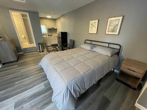 Hostal Spacious Suite With Private Entry