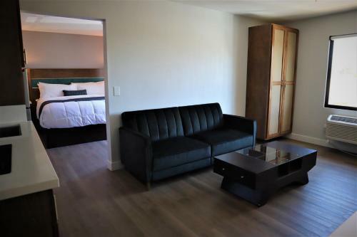 Hotel Homestay Suites - Studios & Spas
