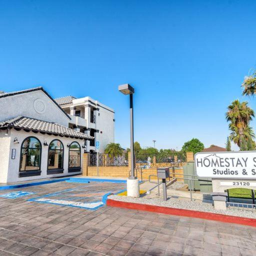 Hotel Homestay Suites - Studios & Spas