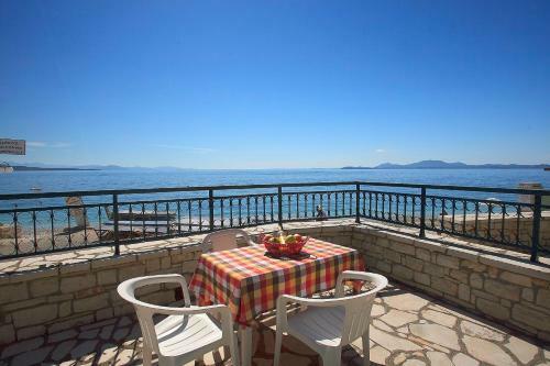 Kaminaki Beachfront Apartments