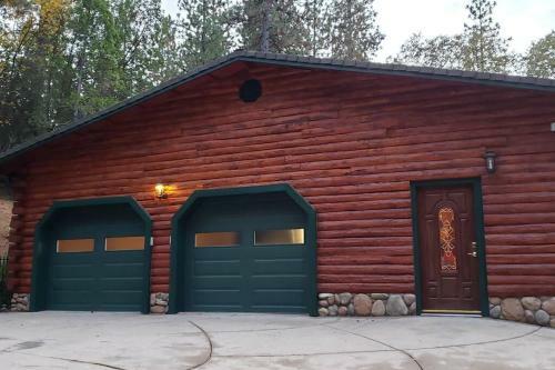 The Pine Grove Lodge