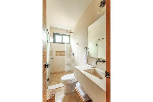 Luxury Stay With Private Pool, Mins To Beach Hotspots