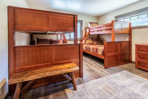 #514 Ski In Ski Out Mountainside Home