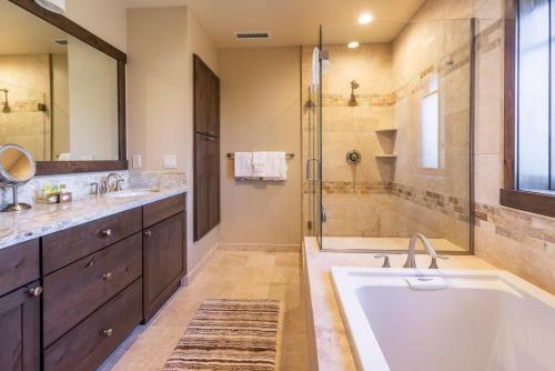 #514 Ski In Ski Out Mountainside Home