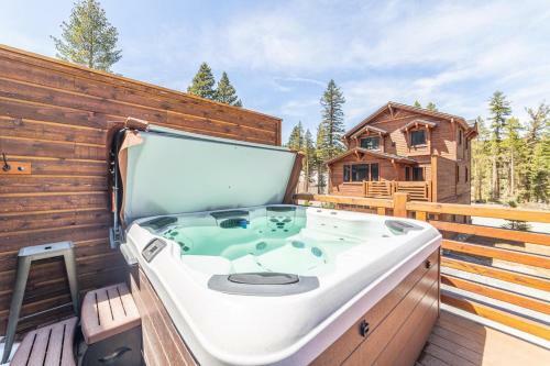 #514 Ski In Ski Out Mountainside Home