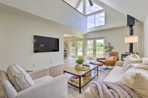 Luxe Wine Country Getaway With Vineyard Views