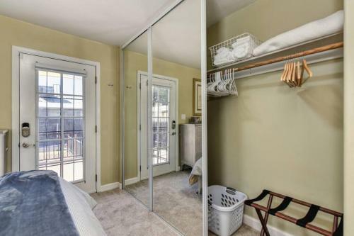 Artsy 2br Home 5 Min From Ucd Med Ctr & Sac State