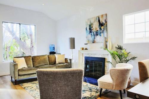 Villa Gorgeous Newly Remodeled Home + Pool