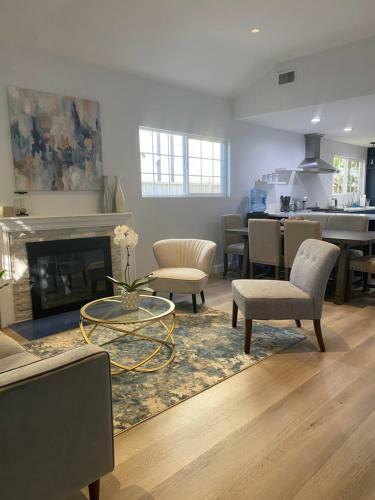 Villa Gorgeous Newly Remodeled Home + Pool